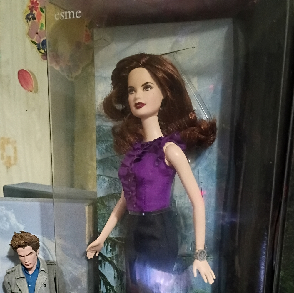 Twilight Saga Barbie Doll Set - Picture 3 of 9